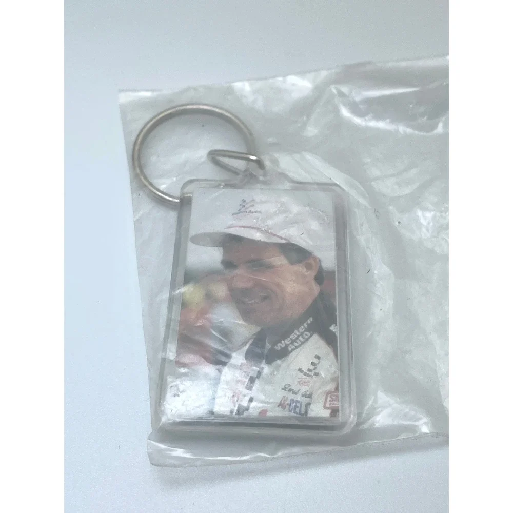 1995 Darrell Waltrip #17 Western Auto NASCAR Keychain Vintage NOS Racing